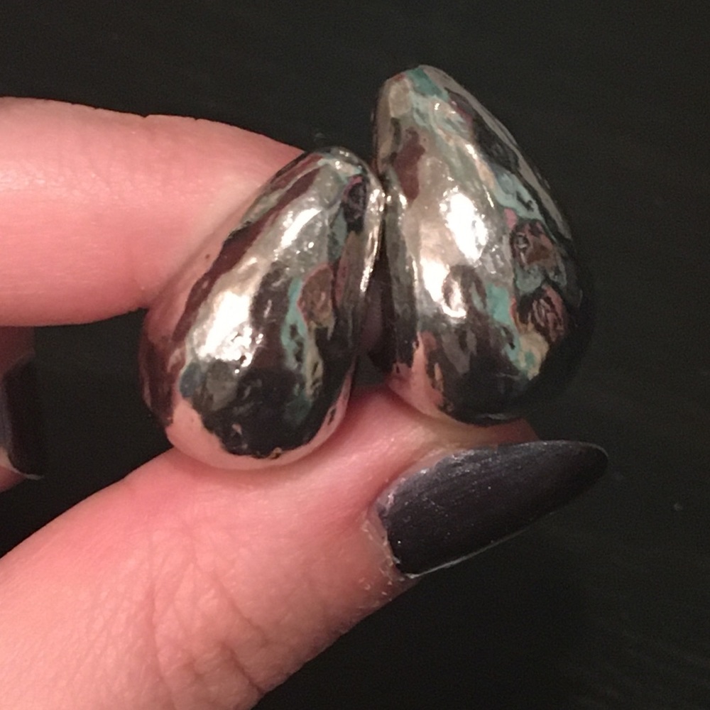 VTG Silver Tone hammered Teardrop J hoop Earrings